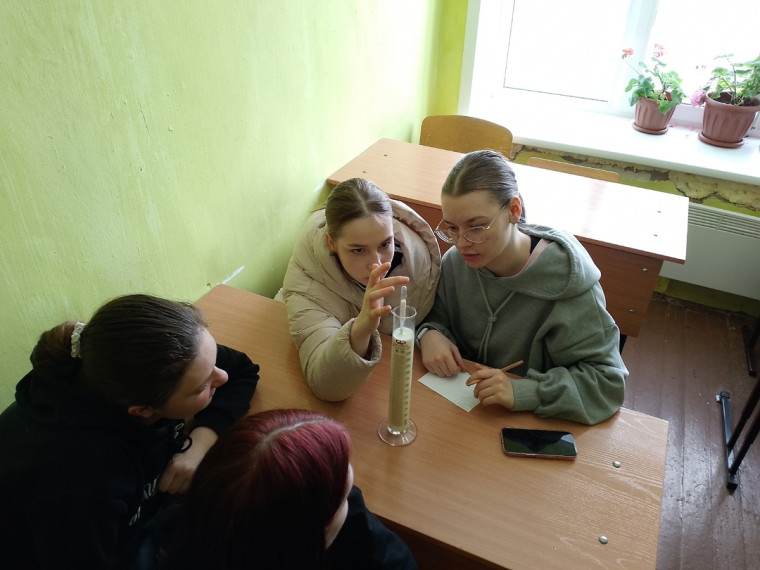 Встреча выпускников 9-х и 11 классов с доцентами Института прикладной биотехнологии и ветеринарной медицины Красноярский аграрный университет Федоровой Е.Г., Сулаймановой Г.В. и Саражаковой И.М..